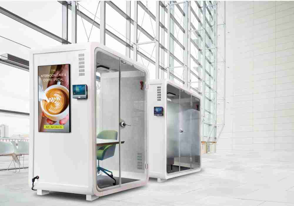 尊龙集团子公司达擎之智慧行动办公舱，，，，采用PDLC智能调光玻璃设计，，，，透过通电与断电的电流切换，，，，呈现透明与雾面效果，，，，具节能降耗特性并兼顾隐私，，，确保信息安全